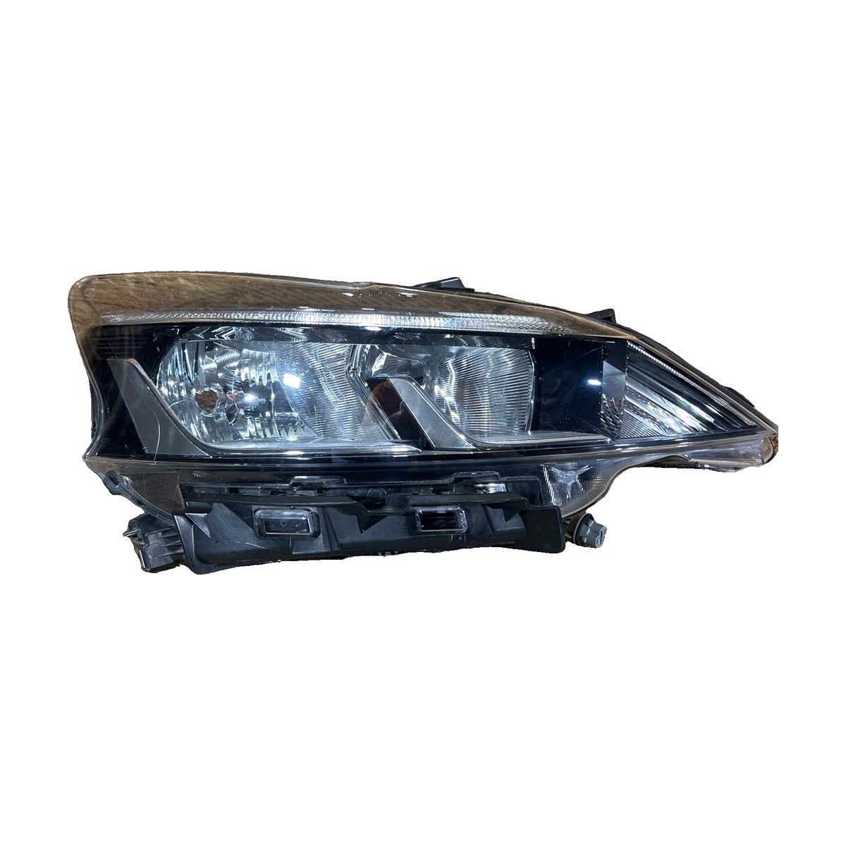 Nissan March 2021 - 2024 Faro Delantera Derecho Usado Original, foto 1
